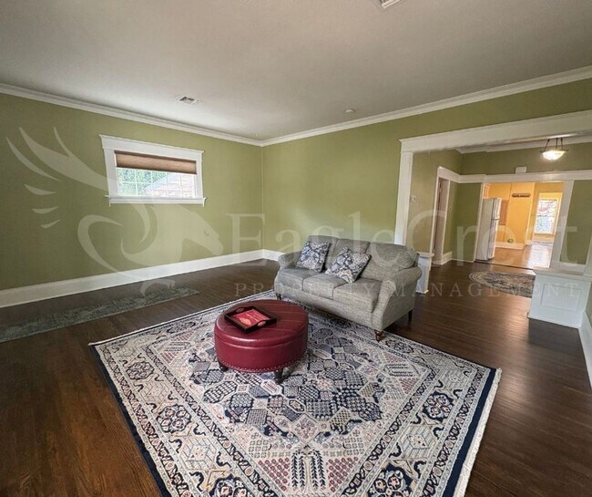 Building Photo - Three Bedroom, Two Bathroom House Near Sha...
