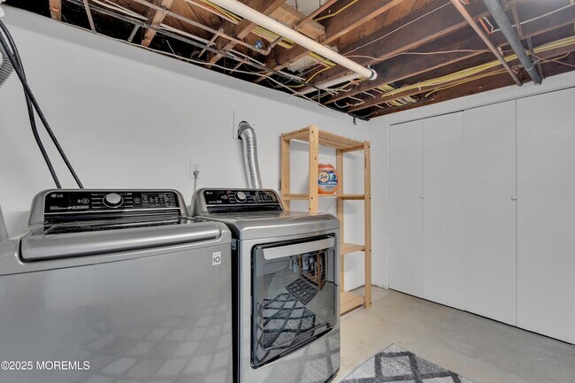 Building Photo - 57 W River Rd