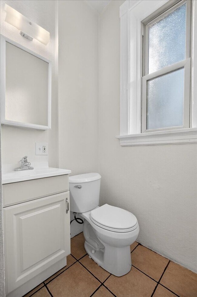 Building Photo - South Side Star