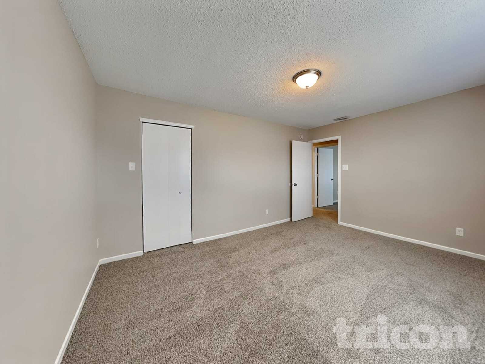 Building Photo - 675 Country Gate Dr