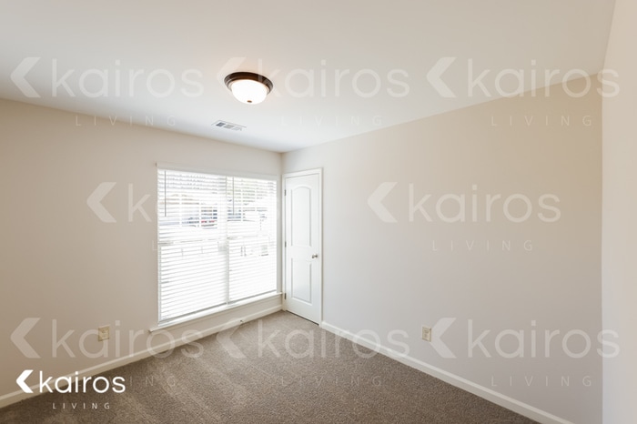Building Photo - 711 Park Ln