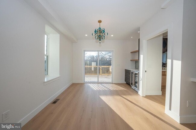 Building Photo - 314 N Essex Ave