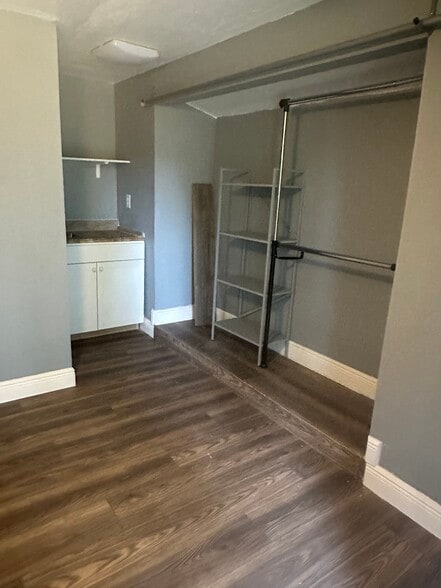 Building Photo - 8104 El Portal Dr
