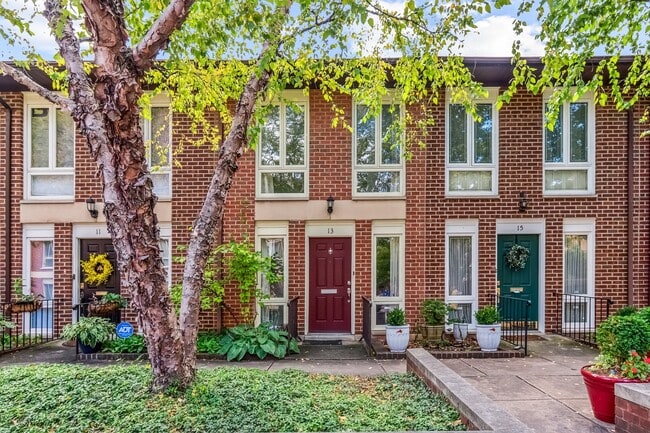 Building Photo - 13 W Hill St