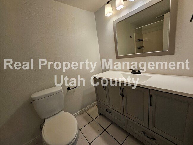 Building Photo - Large Orem Home