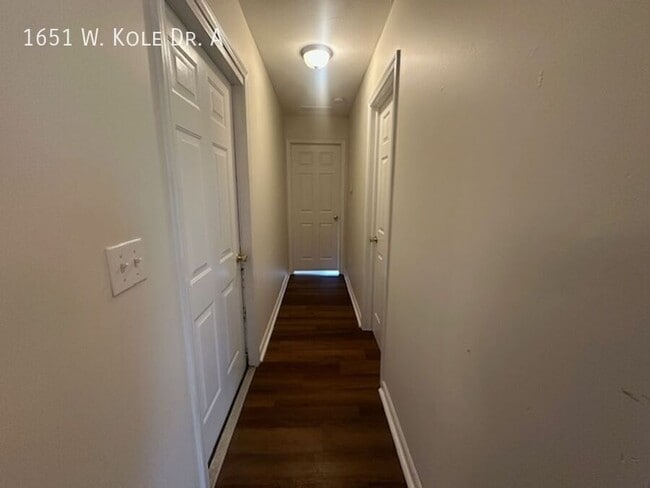 Building Photo - 1651 W Kole Dr