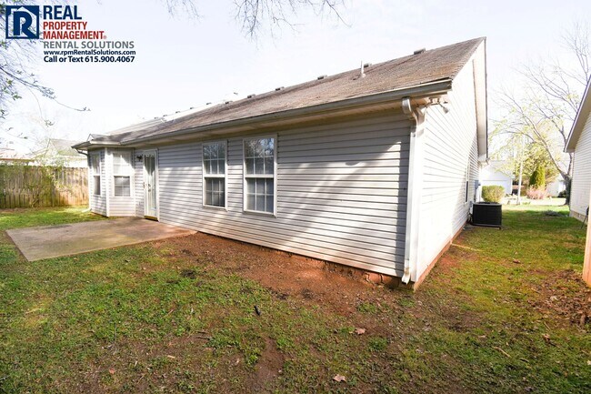 Building Photo - Adorable 3 bd house in the heart of Murfreesboro! Attached Garage!