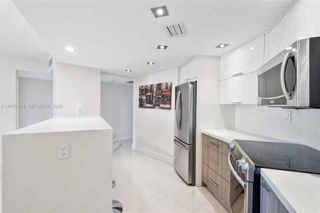 Building Photo - 600 Parkview Dr