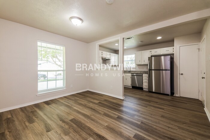 Building Photo - 1821 Whiteoak Dr