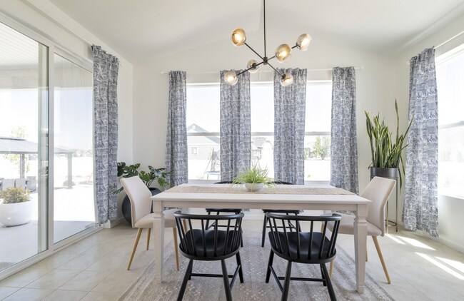 Building Photo - 5 bedroom 3.5 bathroom home in Lehi.