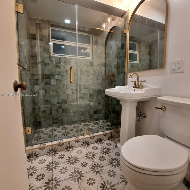 Building Photo - 5840 SW 51st St