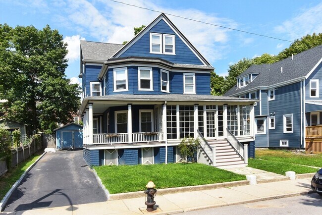 Building Photo - 56 Lyndhurst St