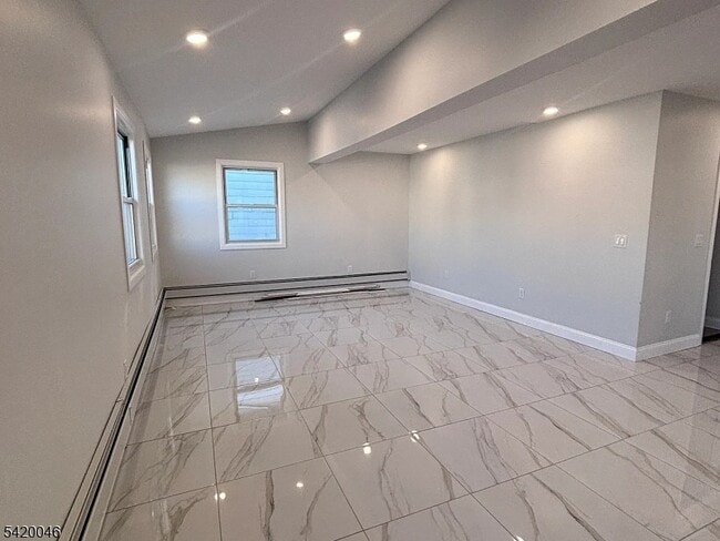 Building Photo - 546-550 E 25th St