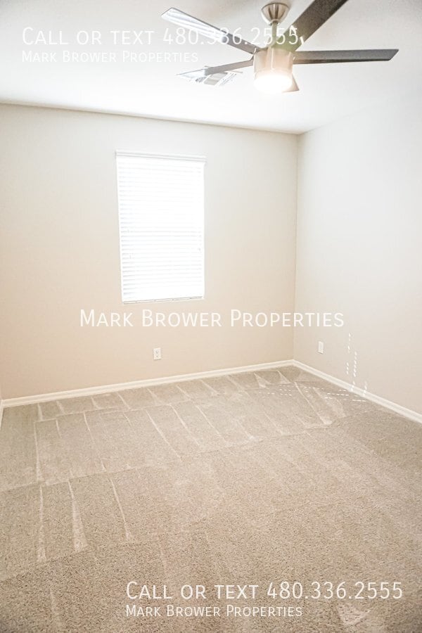 Building Photo - 2268 S Henry Ln