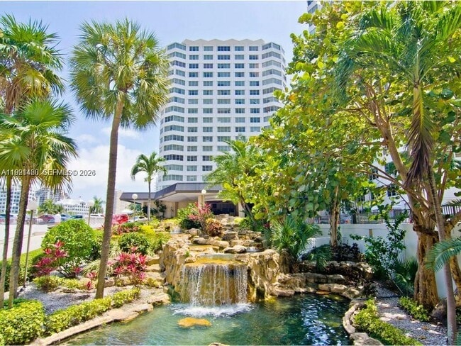 Building Photo - 905 Brickell Bay Dr