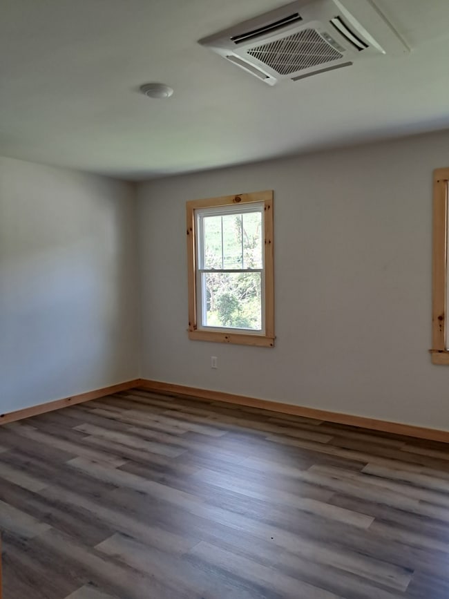 Building Photo - 315 #6 Sulphur Springs Rd