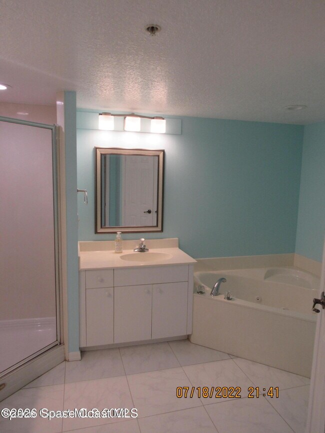 Building Photo - 606 Shorewood Dr