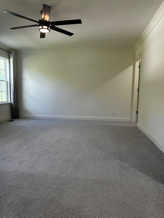 Building Photo - 269 S Pointe Ave