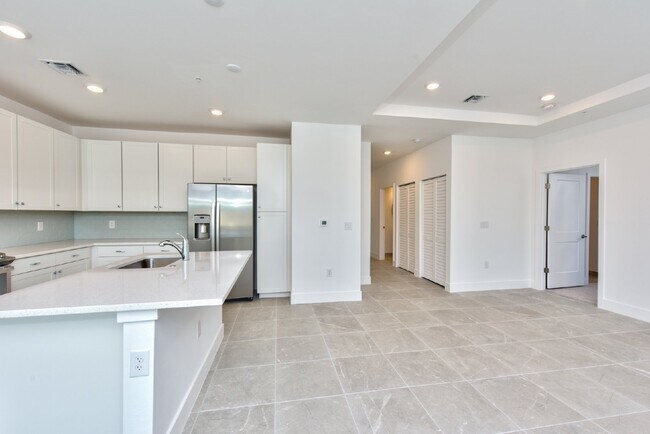 Building Photo - 3 BEDROM 3 BATH TOWNHOUSE IN VILLA MAR BON...