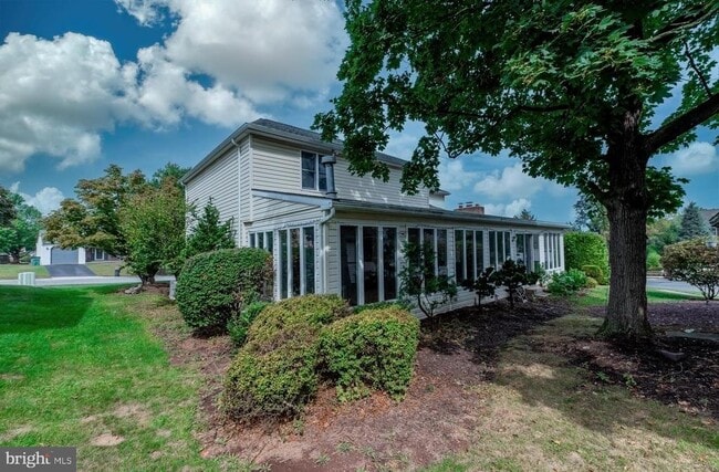 Building Photo - 211 Caravan Dr