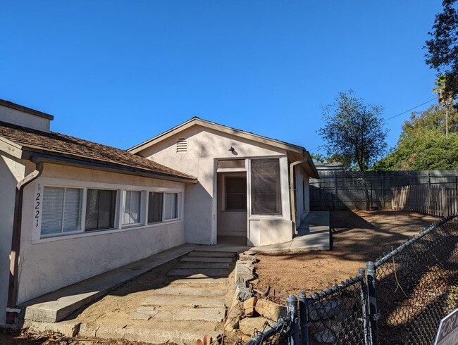 Building Photo - 2221 Suncrest Blvd