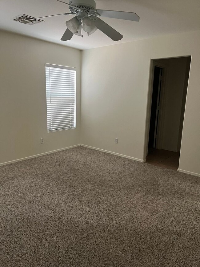Building Photo - GREAT 4 BEDROOM 2 BATH HOME