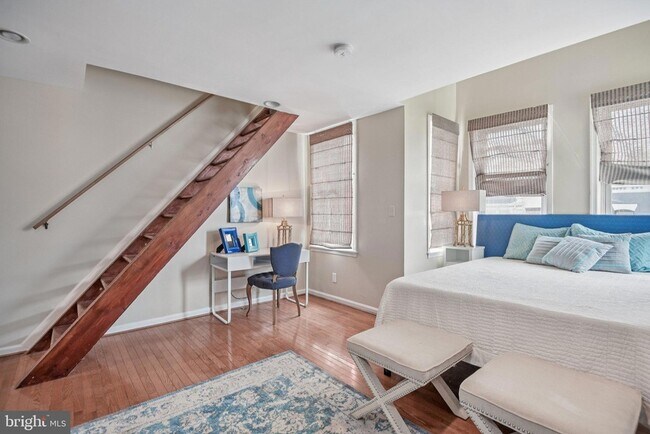 Building Photo - 321 Elm St NW
