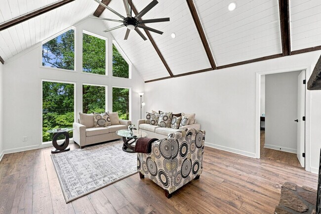Building Photo - 4225 Twin Rivers Dr