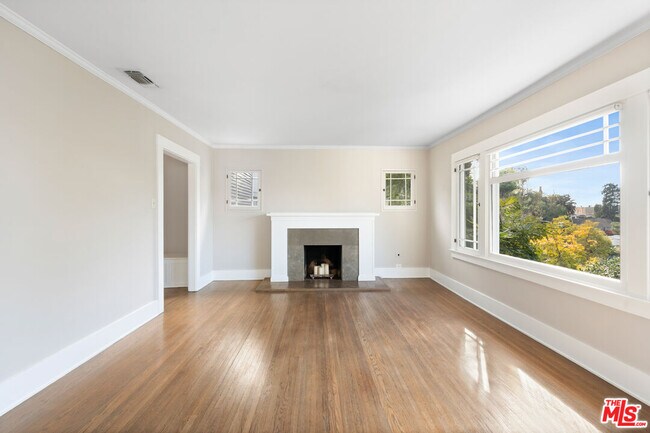 Building Photo - 1843 Lucile Ave