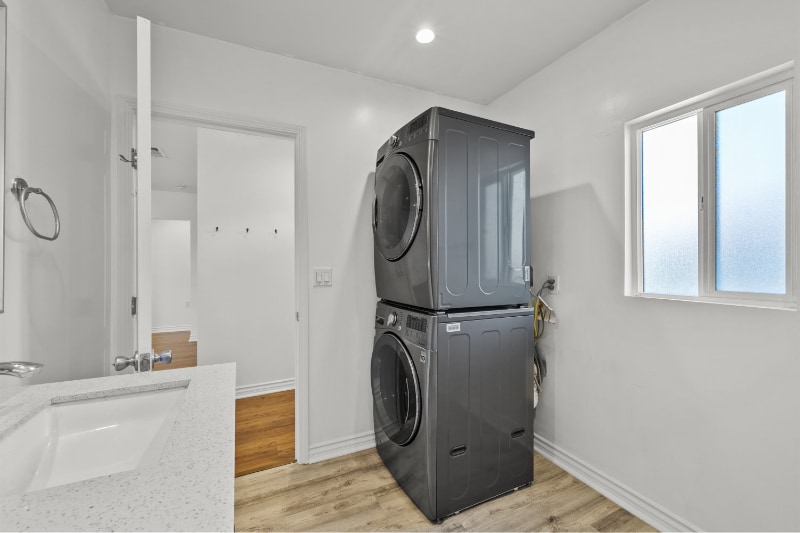 Building Photo - 6712 Cedros Ave