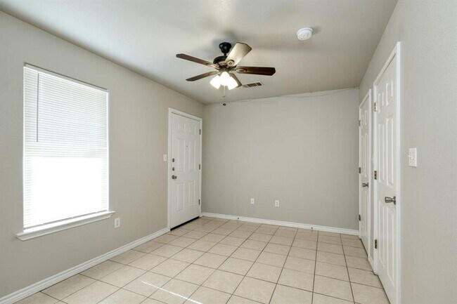 Building Photo - 107 Castleberry Ct