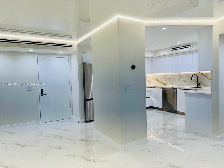 Building Photo - 3500 Mystic Pointe Dr