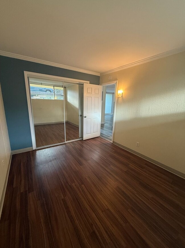 Building Photo - 3 bedroom 2 bath condo in Ridgecrest in  Waikalani comes with 2 parking