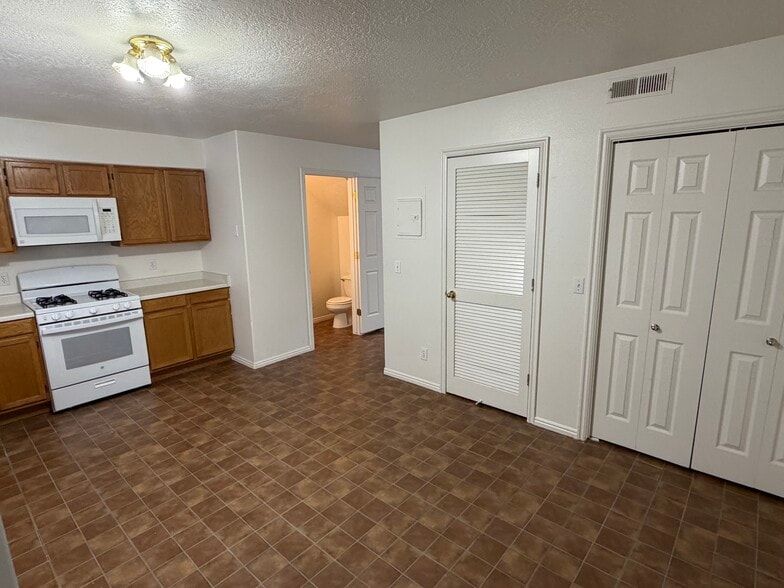 Building Photo - 126 S 850 W