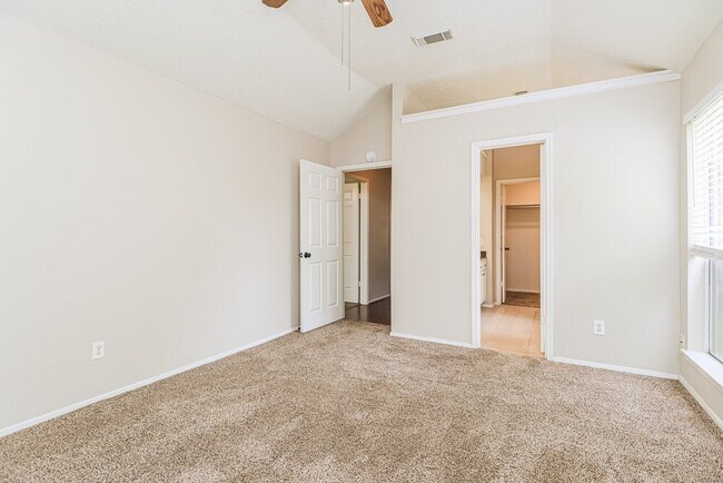 Building Photo - 9215 Grandview Park Dr