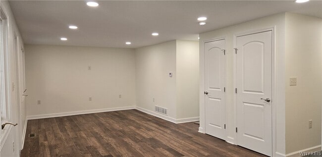 Building Photo - 2655 Sheridan Dr