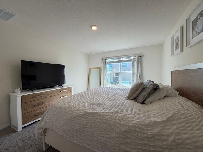 Building Photo - 4 Bed 2 Bath Home in Avalon Woods! FULLY FENCED YARD