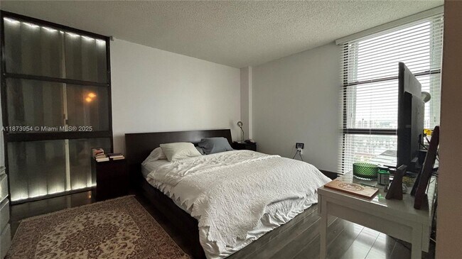 Building Photo - 3675 N Country Club Dr