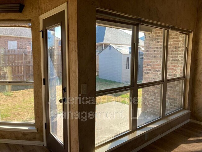 Building Photo - 15609 S Broadway St