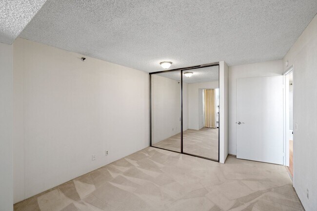 Building Photo - Spacious 2 Bedroom, 2 Bath with 2 Assigned Parking Stalls!