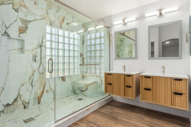 Building Photo - 602 W Canary Way