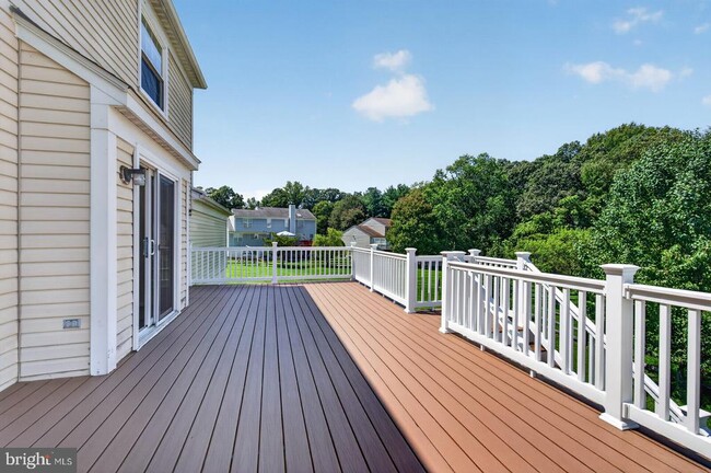 Building Photo - 811 Chatsworth Dr