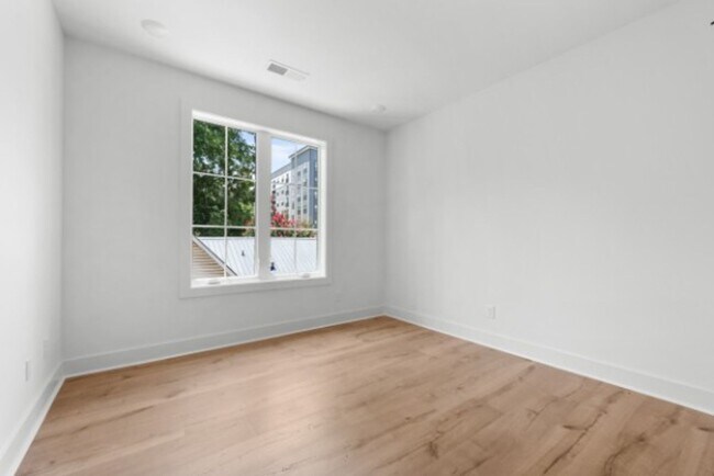 Building Photo - 1814 Stewart Pl