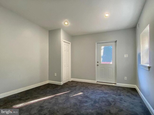 Building Photo - 1728 Mt Vernon St