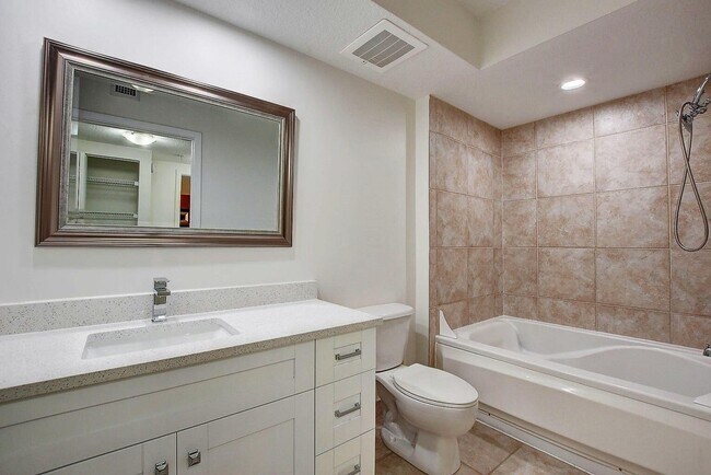 Building Photo - 1551 N Flagler Dr