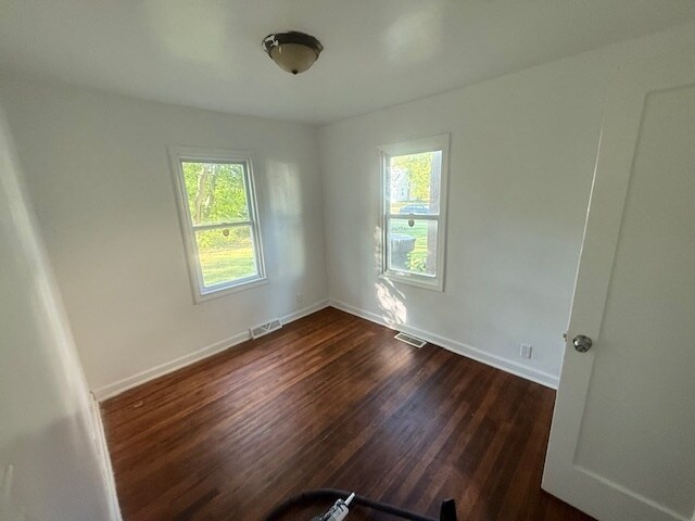 Building Photo - 2616 Elwood Ave