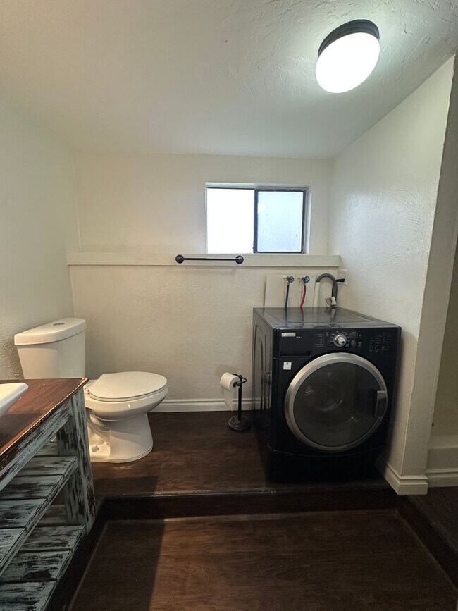 Building Photo - 9441 Maple Dr NE