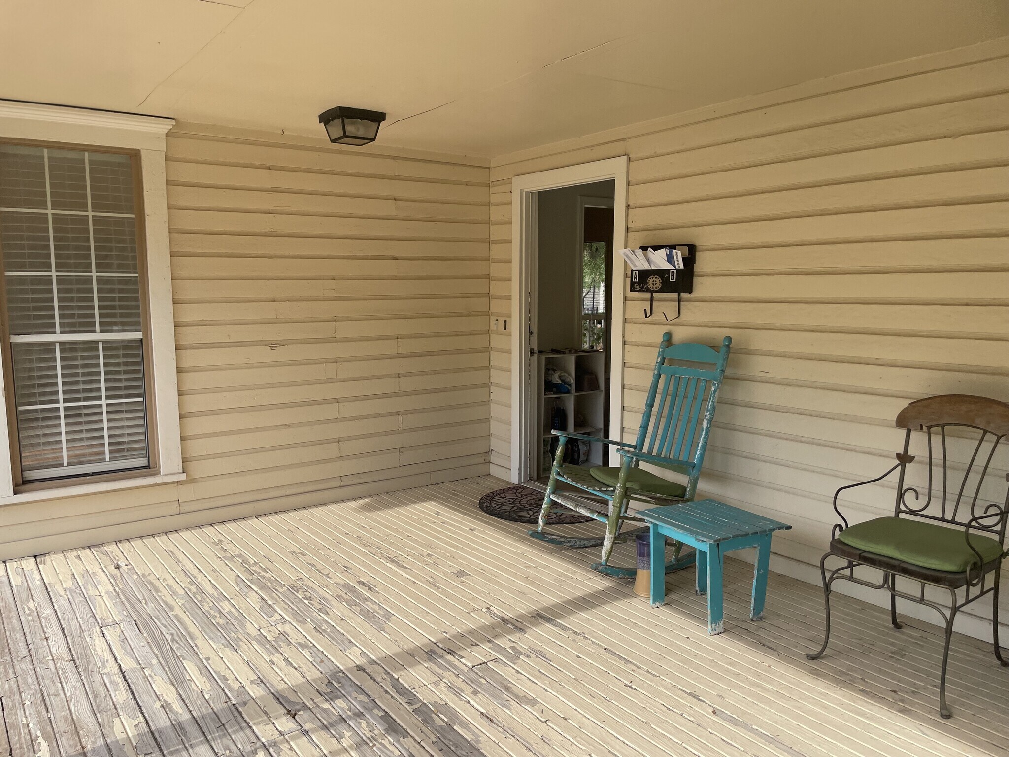 Front Porch - 424 Fry St
