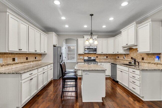 Building Photo - 345 Kenilworth Rd