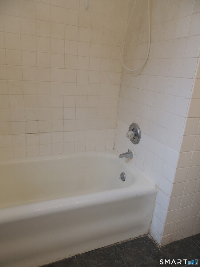 Building Photo - 127 Hosley Ave